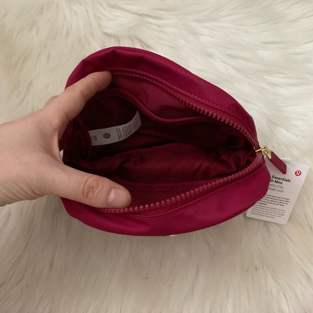 LULULEMON City Essentials Mini Pouch 2L in Berry Rumble - Picture 4 of 4